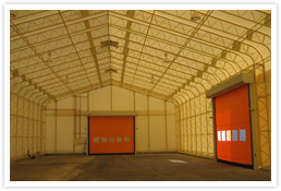 倉庫内の環境維持のためのテントの写真